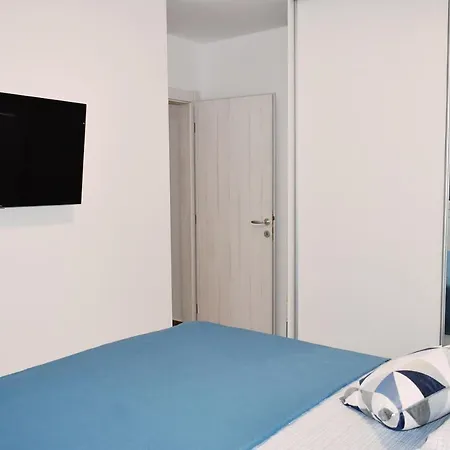 아파트 Spacious With Outdoor Space And Parking *
