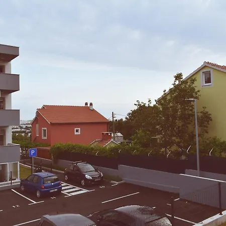 Spacious With Outdoor Space And Parking