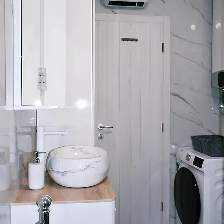 Appartement Spacious With Outdoor Space And Parking