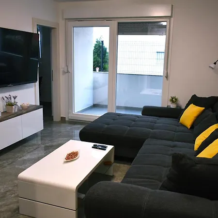 Appartement Spacious With Outdoor Space And Parking *