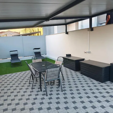 Appartement Spacious With Outdoor Space And Parking