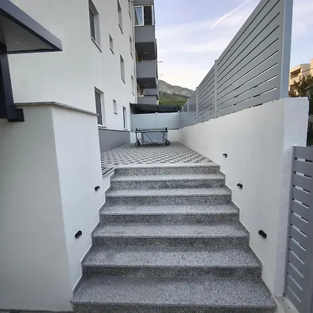 Spacious With Outdoor Space And Parking Appartement *