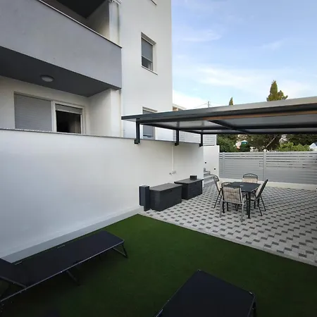 Spacious With Outdoor Space And Parking Appartement Solin